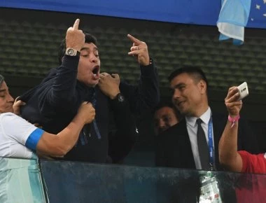 Kρίσιμες ώρες για τον Ντιεγκίτο: Ο Μαραντόνα εσπευσμένα στο χειρουργείο με αιμορραγία στο στομάχι